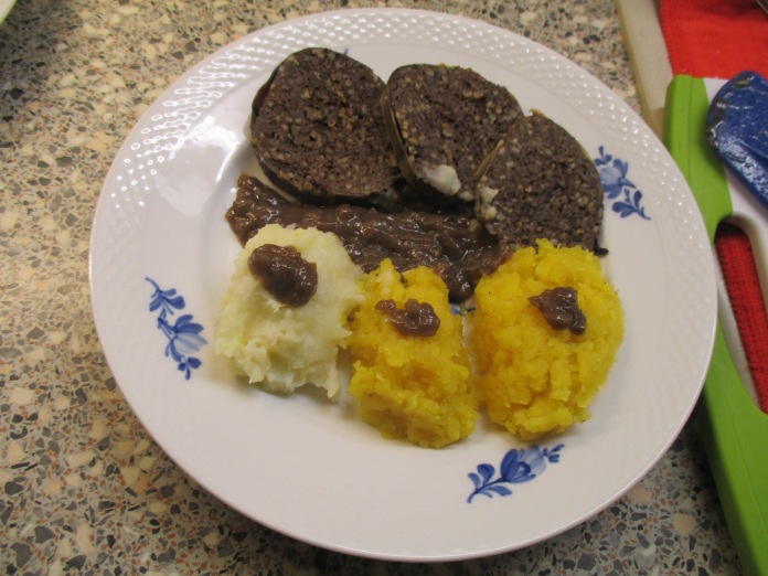 img_4566-sliced-porttions-of-haggis-plated-with-mashed-potato-and-swede-served-with-onion-sauce